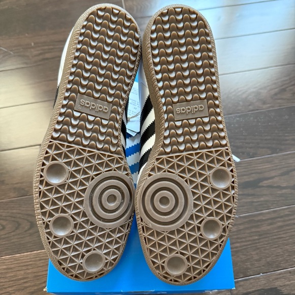 NWT adidas White and Black Classic Samba Sneakers with Gum Sole - Picture 6 of 7